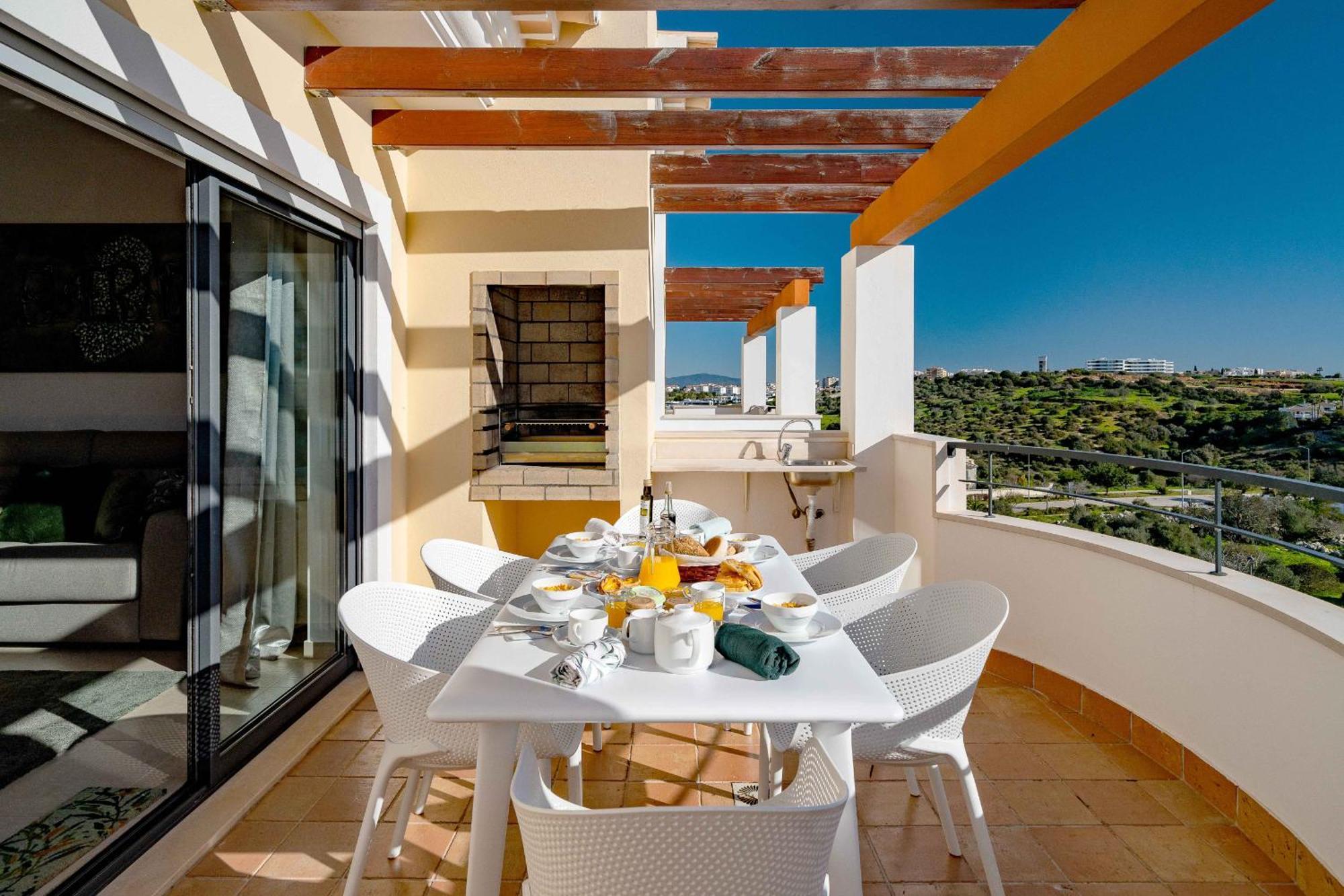 Apartment Ocean View 2 With Pool By Homing *